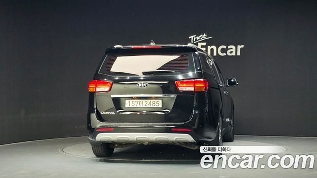 Kia Canival 2017 — photo 4