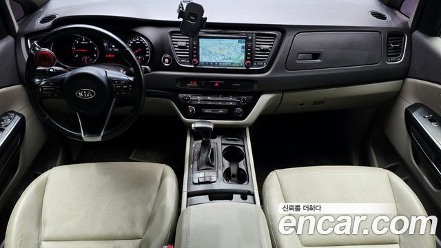 Kia Canival 2017 — photo 10
