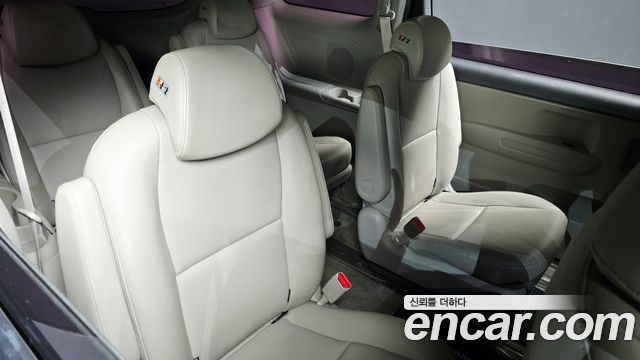 Kia Canival 2017 — photo 17