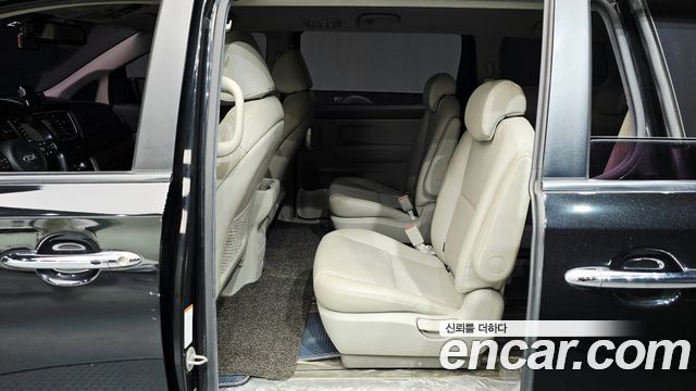 Kia Canival 2017 — photo 18
