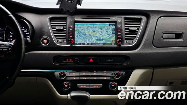 Kia Canival 2017 — photo 19