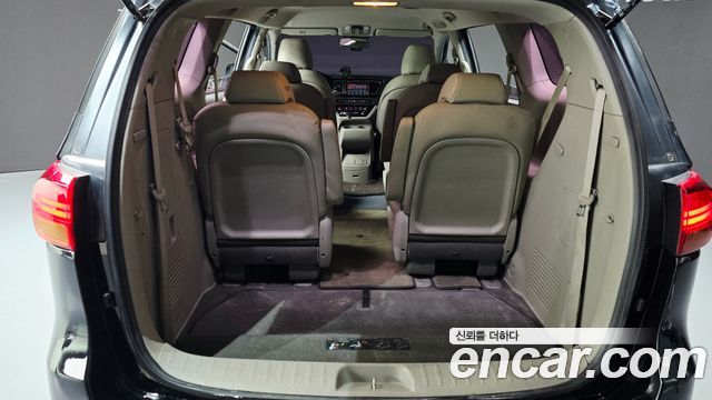 Kia Canival 2017 — photo 25