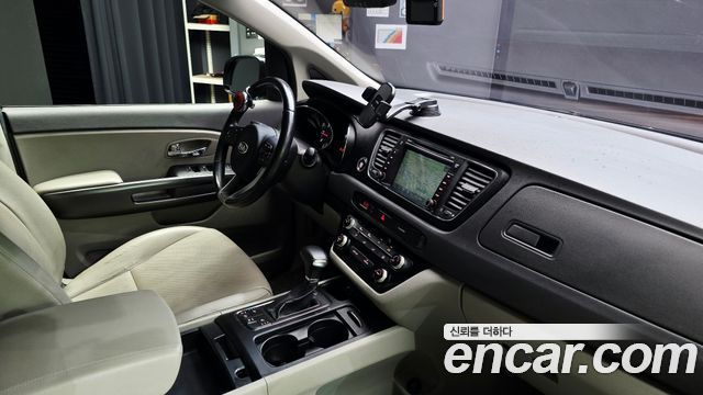 Kia Canival 2017 — photo 26