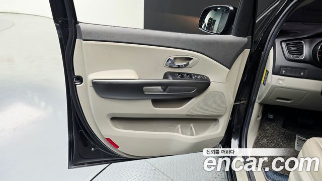 Kia Canival 2017 — photo 14