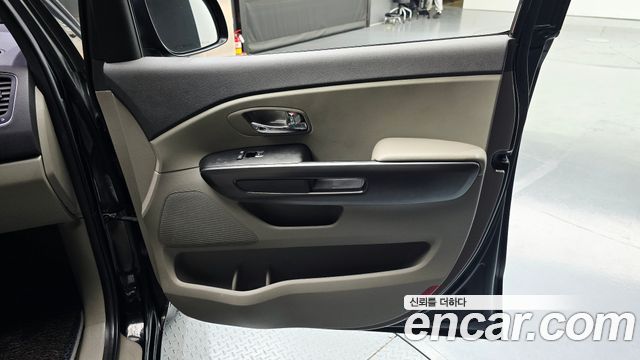 Kia Canival 2017 — photo 15