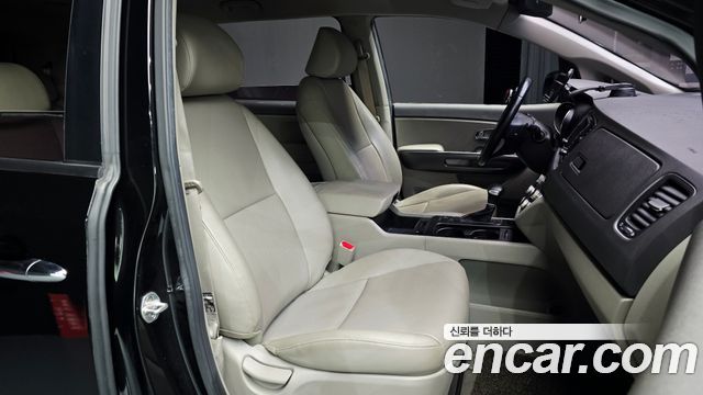 Kia Canival 2017 — photo 16