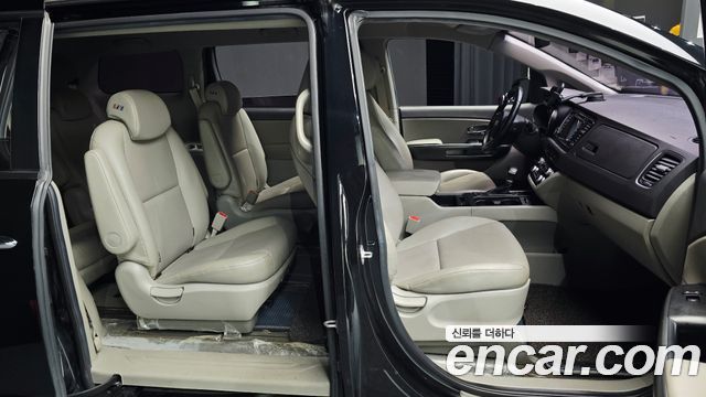 Kia Canival 2017 — photo 27