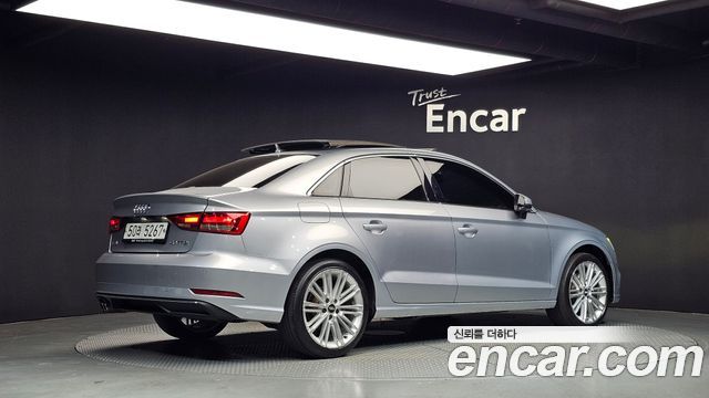 Audi A3 2018 — photo 2