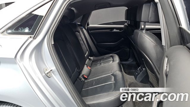 Audi A3 2018 — photo 11