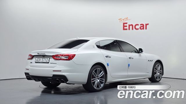 Maserati Quattroporte 2017 — photo 2