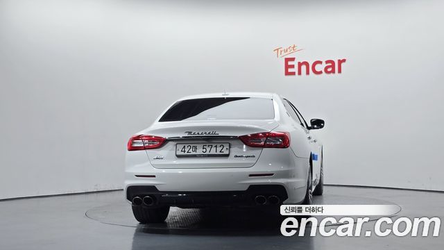 Maserati Quattroporte 2017 — photo 4