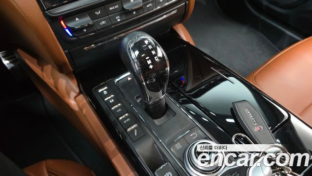 Maserati Quattroporte 2017 — photo 9