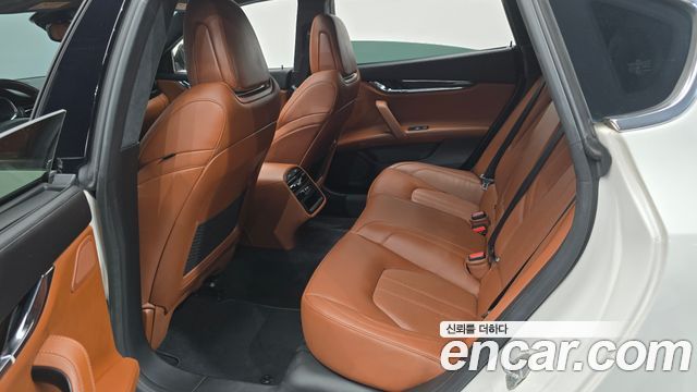 Maserati Quattroporte 2017 — photo 12