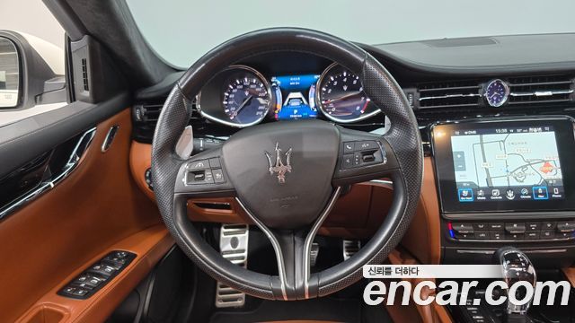Maserati Quattroporte 2017 — photo 13