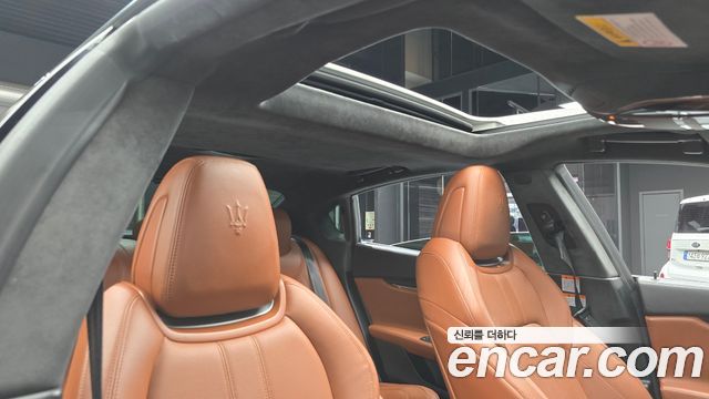 Maserati Quattroporte 2017 — photo 19