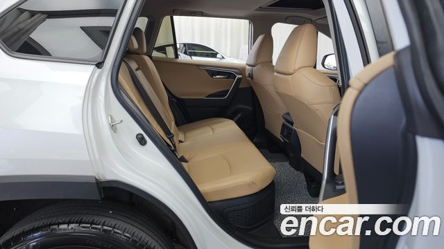 Toyota RAV4 2025 — photo 18