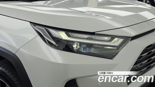 Toyota RAV4 2025 — photo 8