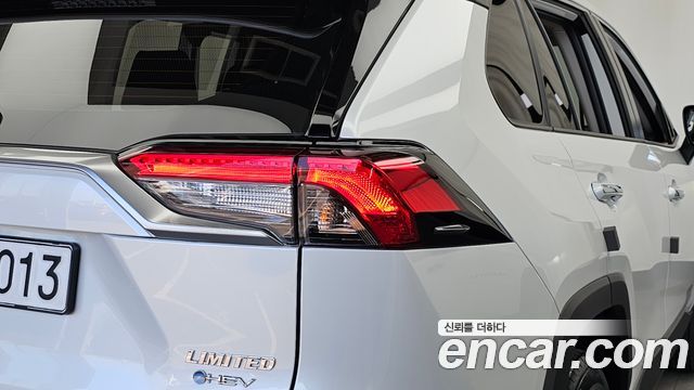 Toyota RAV4 2025 — photo 9