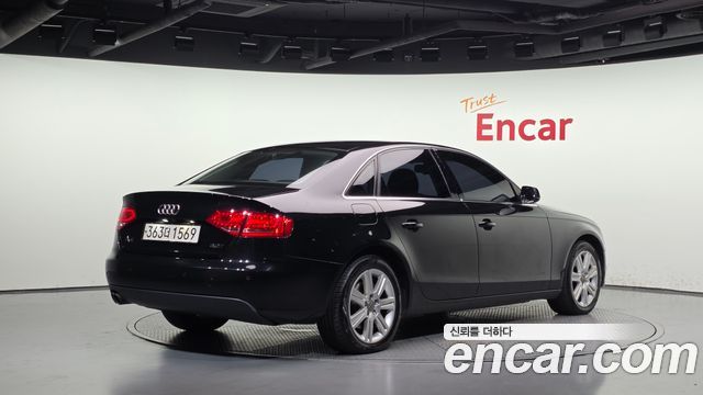Audi A4 2011 — photo 2