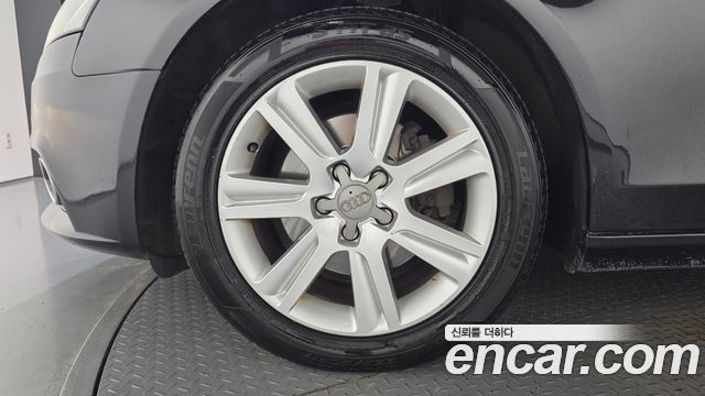 Audi A4 2011 — photo 5