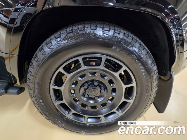 Land Rover Defender 2026 — photo 6