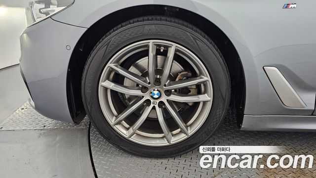 BMW 5-Series 2018 — photo 5