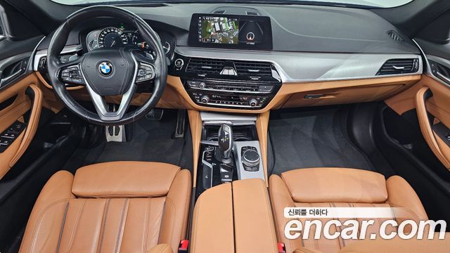 BMW 5-Series 2018 — photo 10