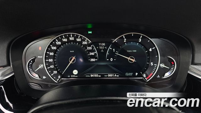 BMW 5-Series 2018 — photo 11