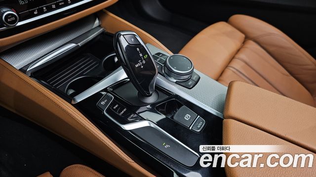 BMW 5-Series 2018 — photo 12