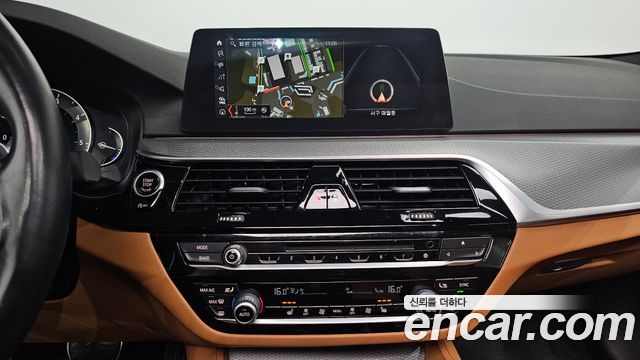 BMW 5-Series 2018 — photo 18