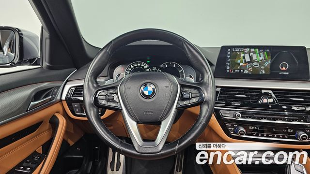 BMW 5-Series 2018 — photo 19