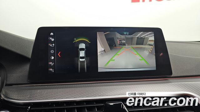 BMW 5-Series 2018 — photo 20