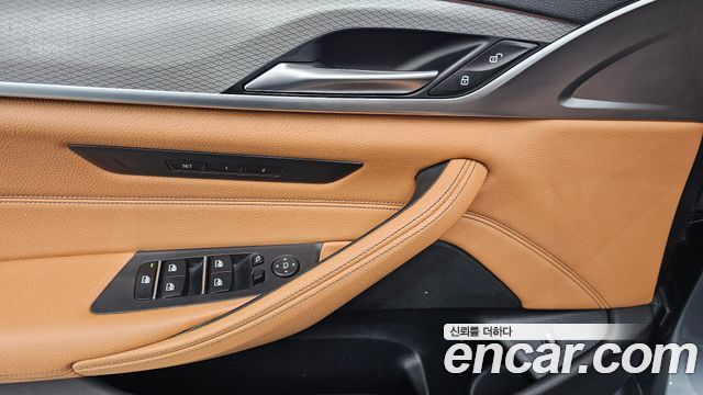 BMW 5-Series 2018 — photo 24