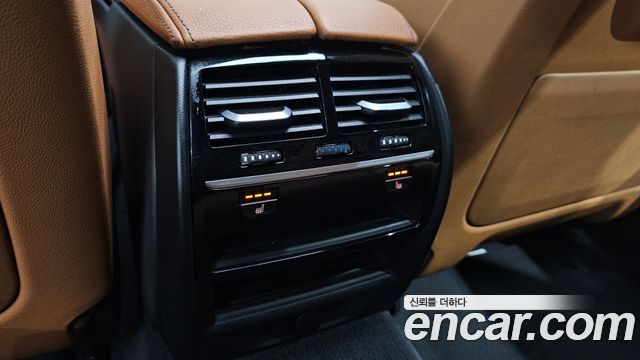 BMW 5-Series 2018 — photo 25