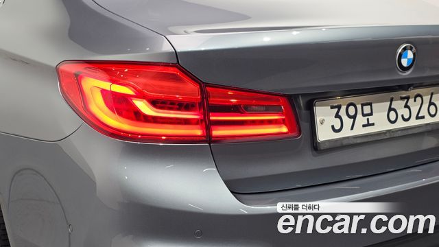 BMW 5-Series 2018 — photo 9