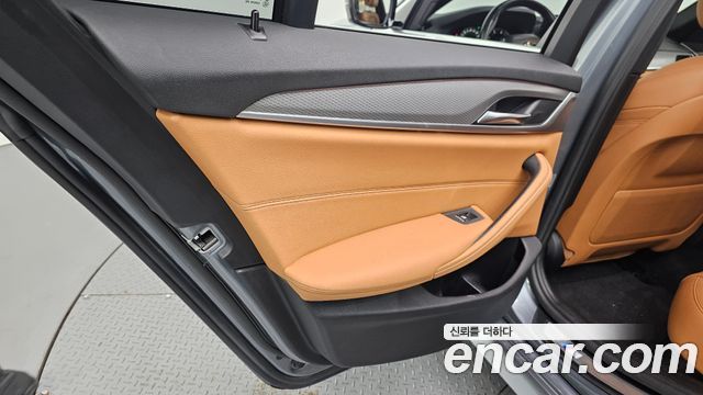BMW 5-Series 2018 — photo 15