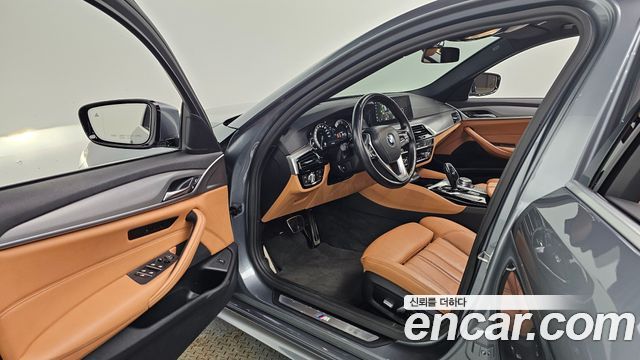 BMW 5-Series 2018 — photo 16