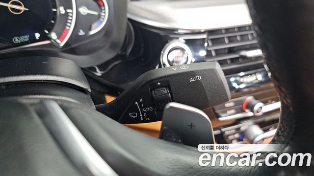 BMW 5-Series 2018 — photo 28