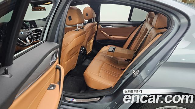 BMW 5-Series 2018 — photo 29