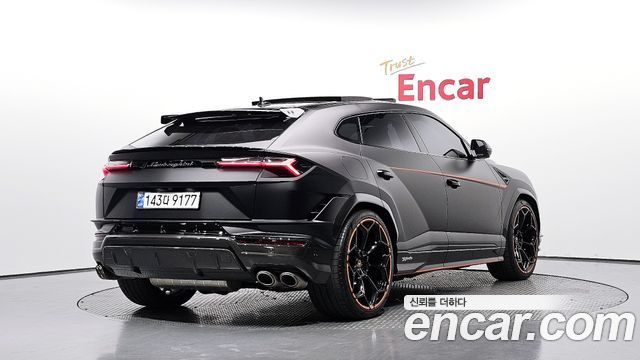 Lamborghini Urus 2024 — photo 2