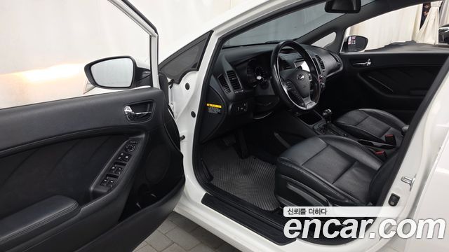 Kia K3 2013 — photo 10