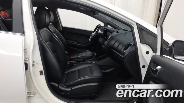 Kia K3 2013 — photo 11