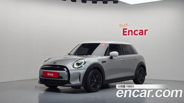 Mini Cooper 2024 — photo 1