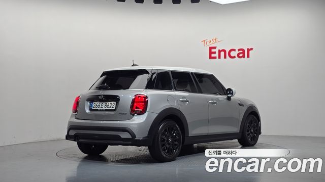 Mini Cooper 2024 — photo 2