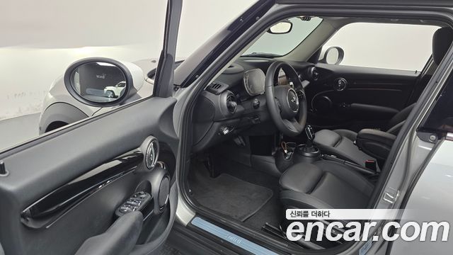Mini Cooper 2024 — photo 13