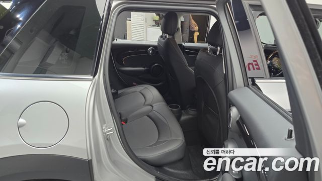Mini Cooper 2024 — photo 17