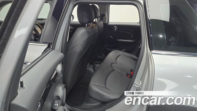 Mini Cooper 2024 — photo 18