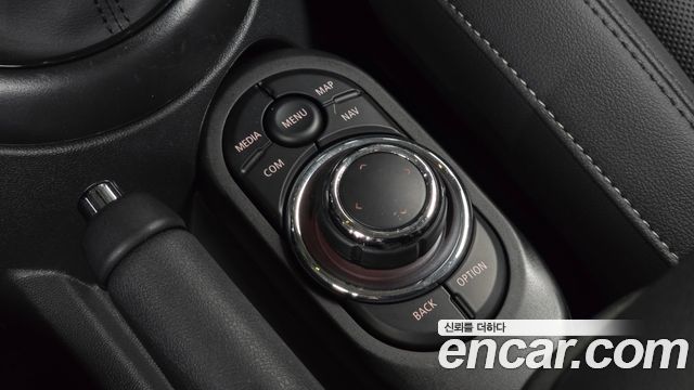Mini Cooper 2024 — photo 23