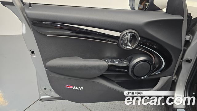 Mini Cooper 2024 — photo 14