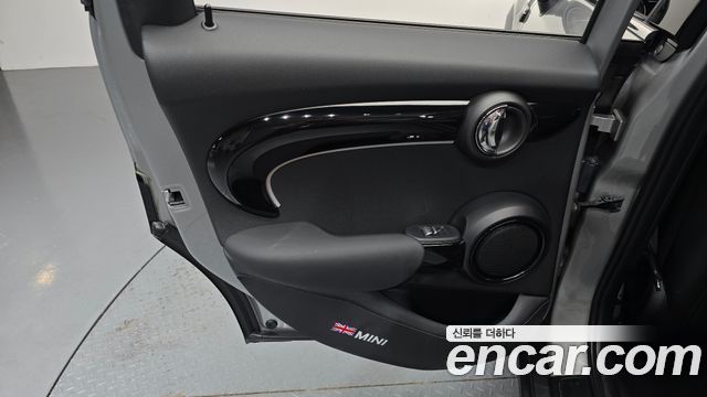 Mini Cooper 2024 — photo 15